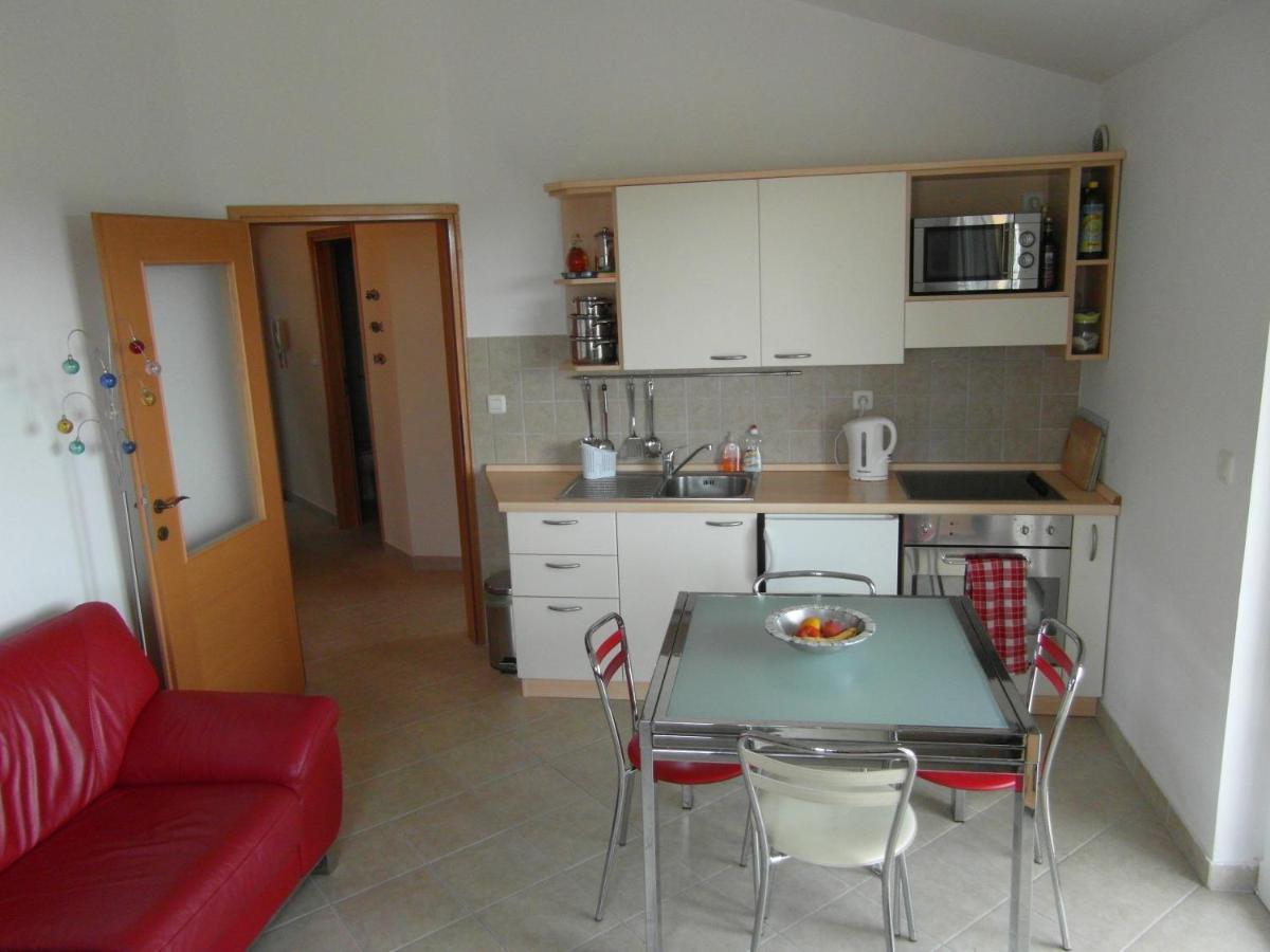 Bentley - Sea-View - 2 Bedroom Apartment Premantura Exteriör bild