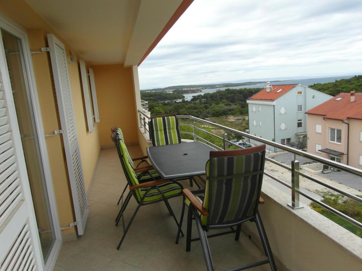 Bentley - Sea-View - 2 Bedroom Apartment Premantura Exteriör bild
