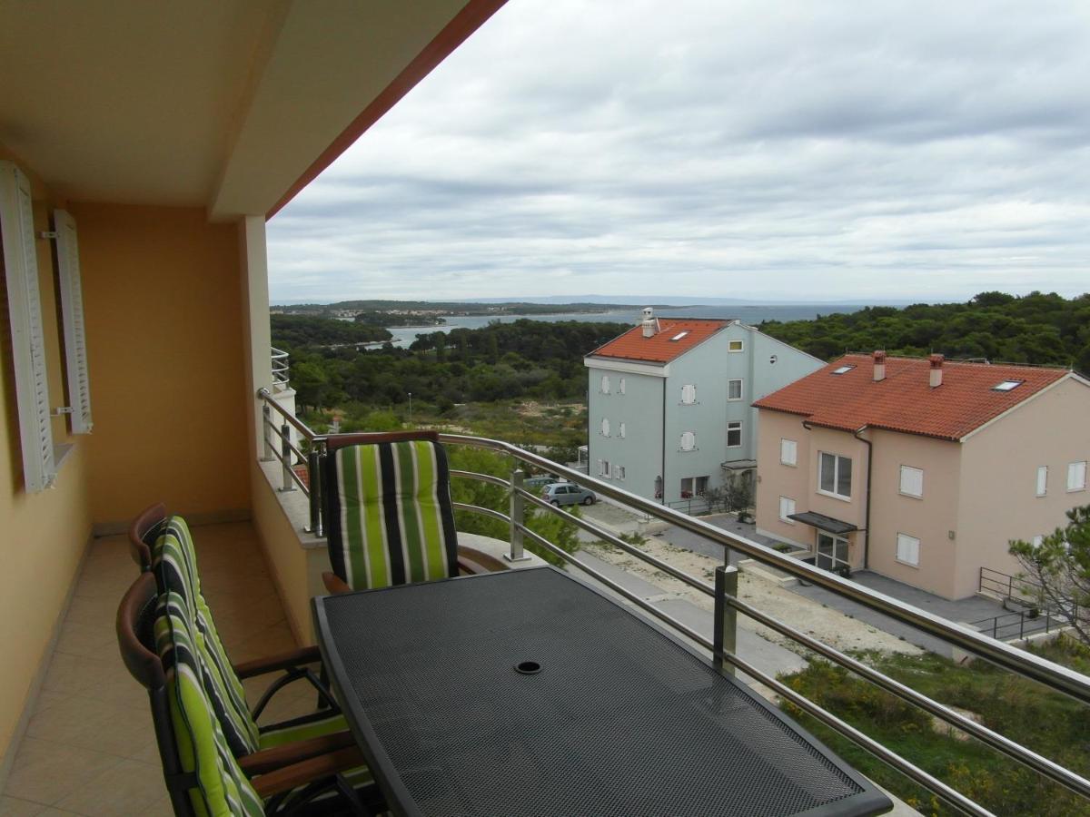 Bentley - Sea-View - 2 Bedroom Apartment Premantura Exteriör bild