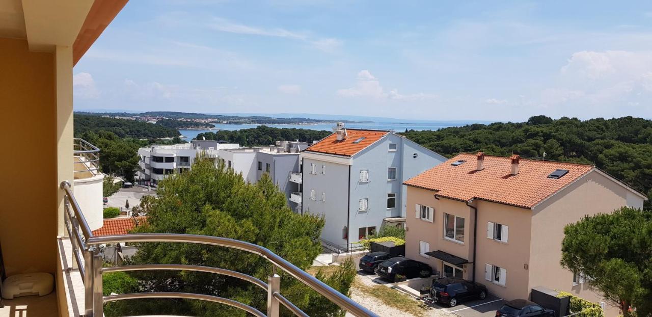 Bentley - Sea-View - 2 Bedroom Apartment Premantura Exteriör bild